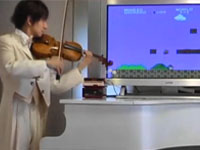 Japaner spielt Super Mario auf der Geige